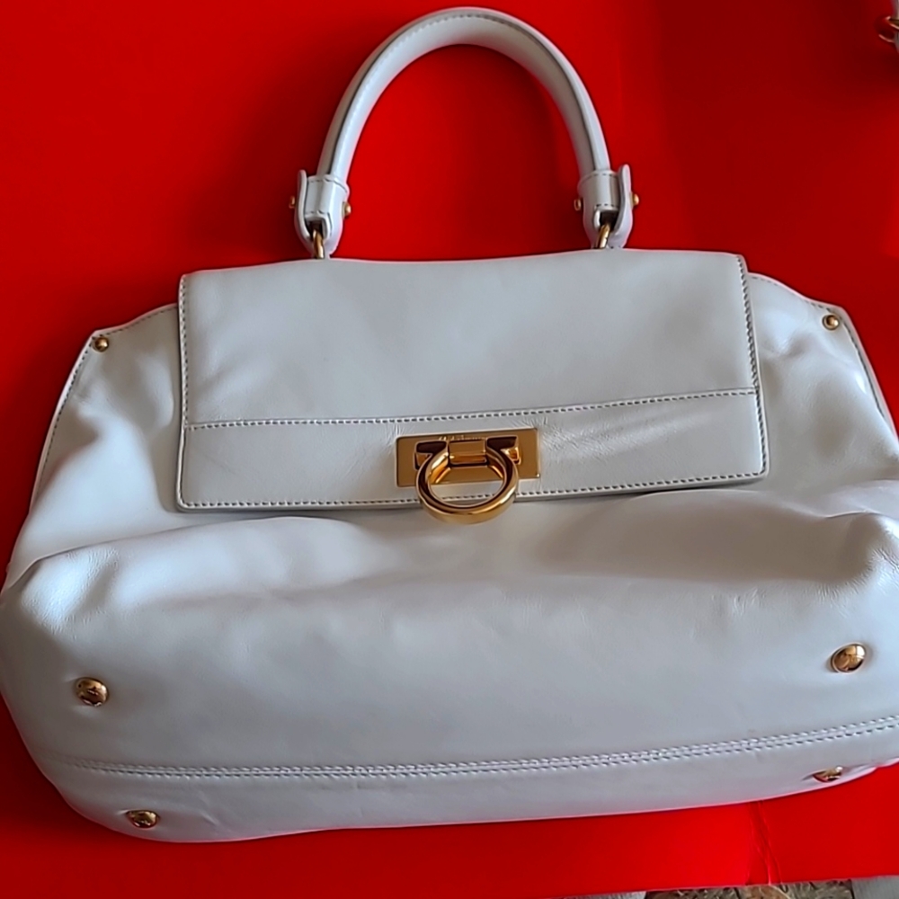 Authentic Preloved Salvatore Ferragamo Blanco bag. Size: L14 H9 W6